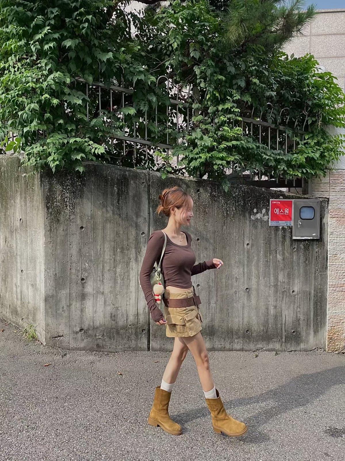 親膚短版墊肩上衣